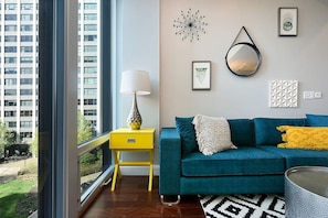 Smart TV, books - WC414 · Free Parking! (Pittsburgh)