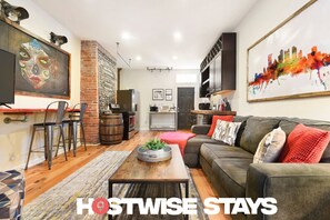 智能电视、Netflix、书、智能音箱