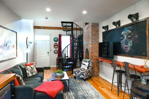 智能电视、Netflix、书、智能音箱