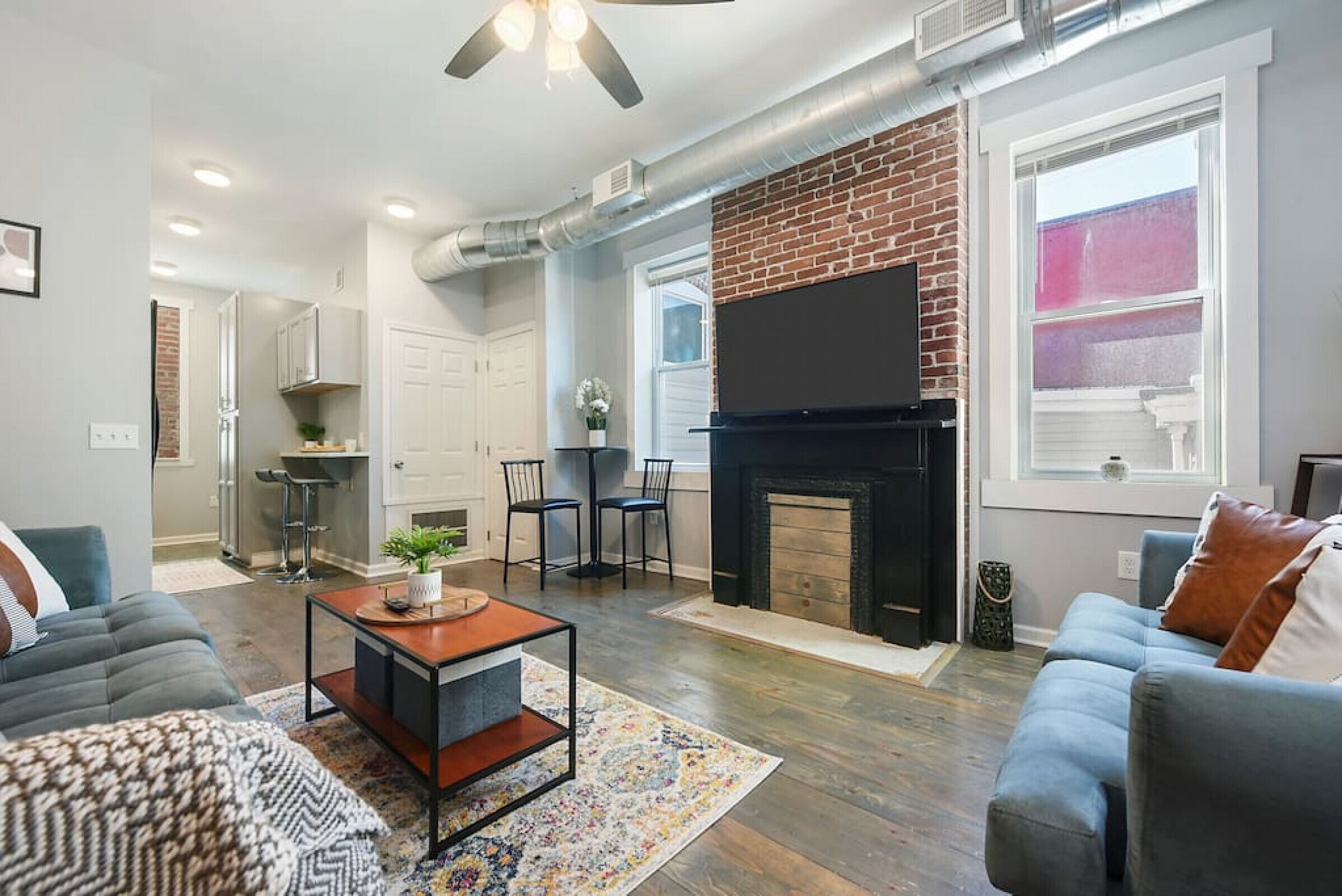 Smart-TV, Bücher, Arbeitsbereiche