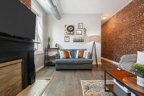 Smart-TV, Bücher, Arbeitsbereiche