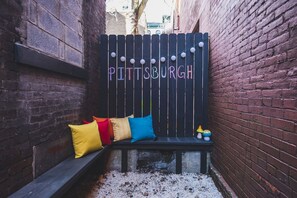 المنطقة المحيطة بالمنشأة