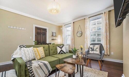 1210 James St. #1 ★Pro Cleaned