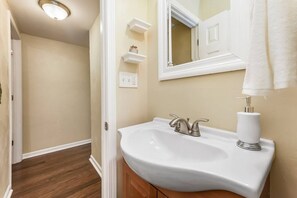 Combined shower/bathtub, eco-friendly toiletries, hair dryer, towels