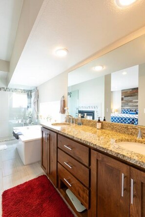 Combined shower/tub, hair dryer, bidet, towels