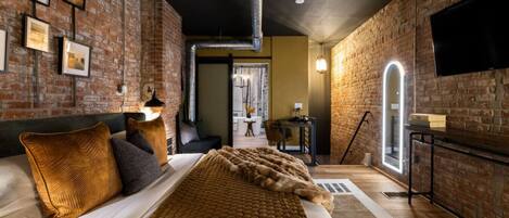 1 soverom, memory foam-senger, skrivebord og strykejern/-brett