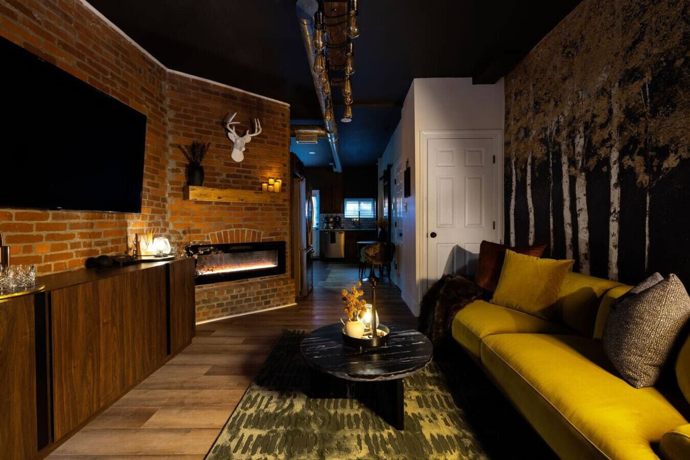 Smart-tv, pejs, stereoanlæg, kontorer