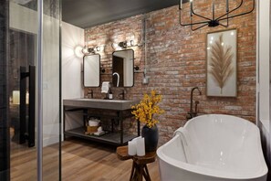Combined shower/tub, eco-friendly toiletries, hair dryer, towels