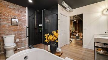 Combined shower/tub, eco-friendly toiletries, hair dryer, towels