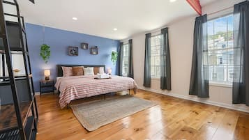 2 bedrooms, desk, iron/ironing board, free WiFi