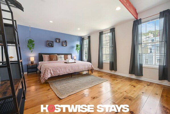 2 bedrooms, desk, iron/ironing board, free WiFi