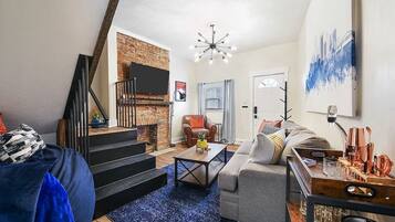 Smart TV, Netflix, books, streaming services