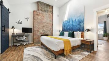 2 habitaciones, escritorio, tabla de planchar con plancha y wifi gratis