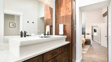 Tina, amenidades de baño ecológicas, secadora de cabello, toallas