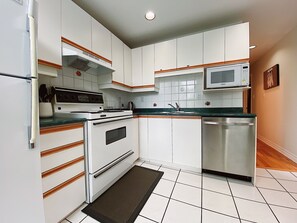 Refrigerador, microondas, parrilla de estufa y lavavajillas 