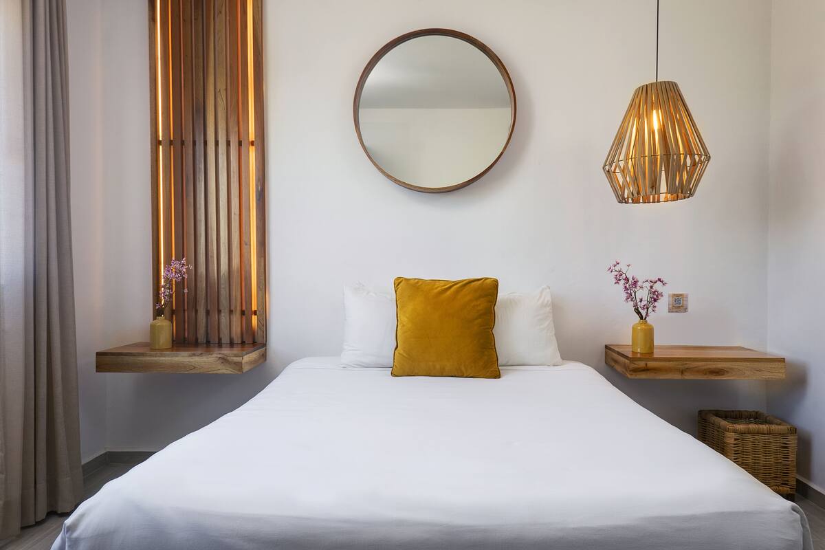 Kamar Double, 1 Tempat Tidur King | Seprai premium, selimut bulu angsa, minibar, dan brankas