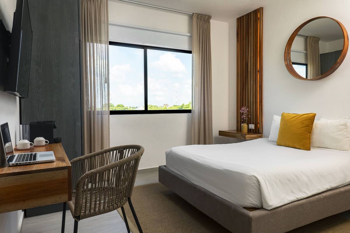 Kamar Double, 1 Tempat Tidur Queen | Seprai premium, selimut bulu angsa, minibar, dan brankas