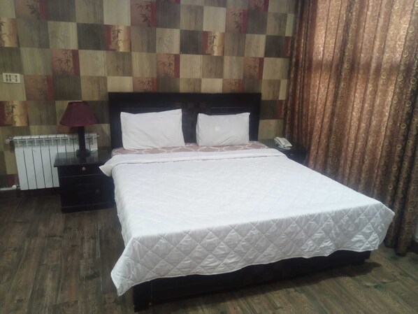 Standard Double Room | Free WiFi - Four Seasons Guest House (Islamabad)