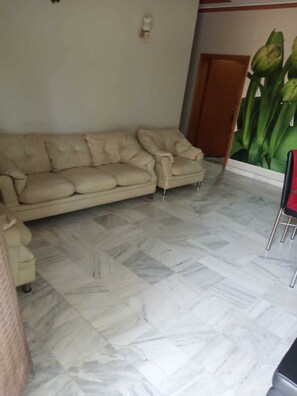 Lobby sitting area - Four Seasons Guest House (Islamabad)