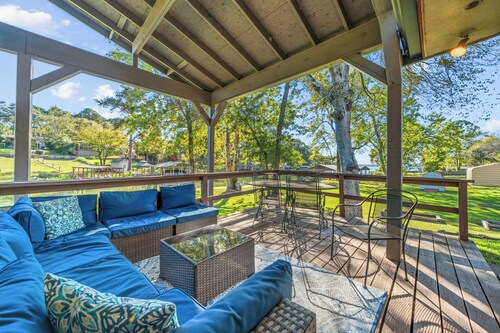 Waterfront! Firepit~3 King bedrms~playroom~kayaks~near restaurants