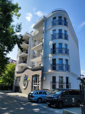 Exterior - Kostjukowski brand-new apart-hotel (Lviv)