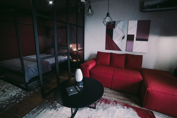 Apartment | Premium bedding, desk, blackout curtains, soundproofing - Kostjukowski brand-new apart-hotel (Lviv)