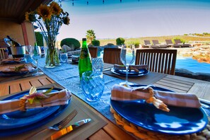 تناول الطعام بالخارج