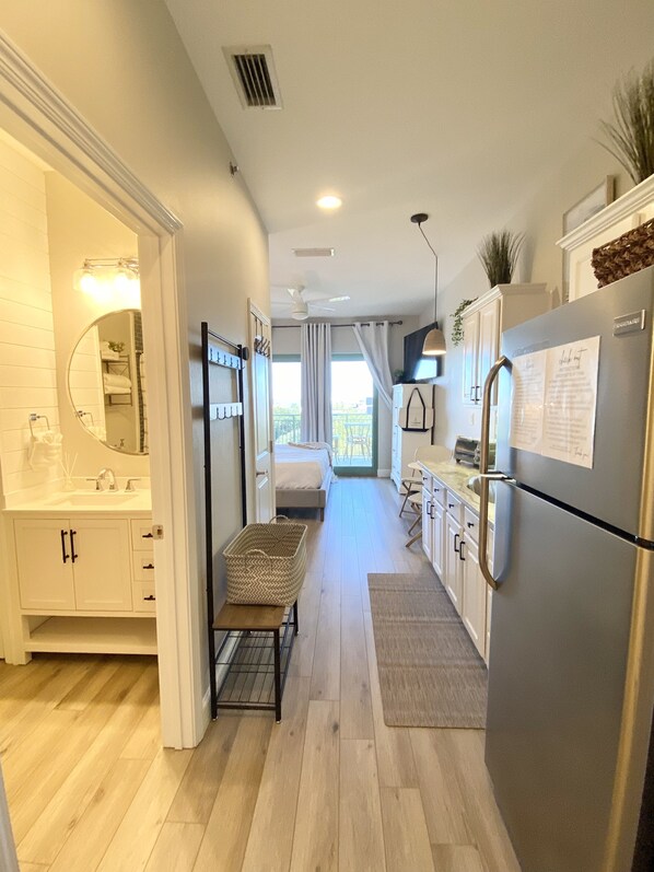 Fridge, microwave, oven, coffee/tea maker - Beautiful Cozy Studio - Gulf Views - Walk to Beach, Shops & Restaurants. Hot Tub (Seacrest Beach)