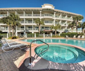 Outdoor pool - Beautiful Cozy Studio - Gulf Views - Walk to Beach, Shops & Restaurants. Hot Tub (Seacrest Beach)