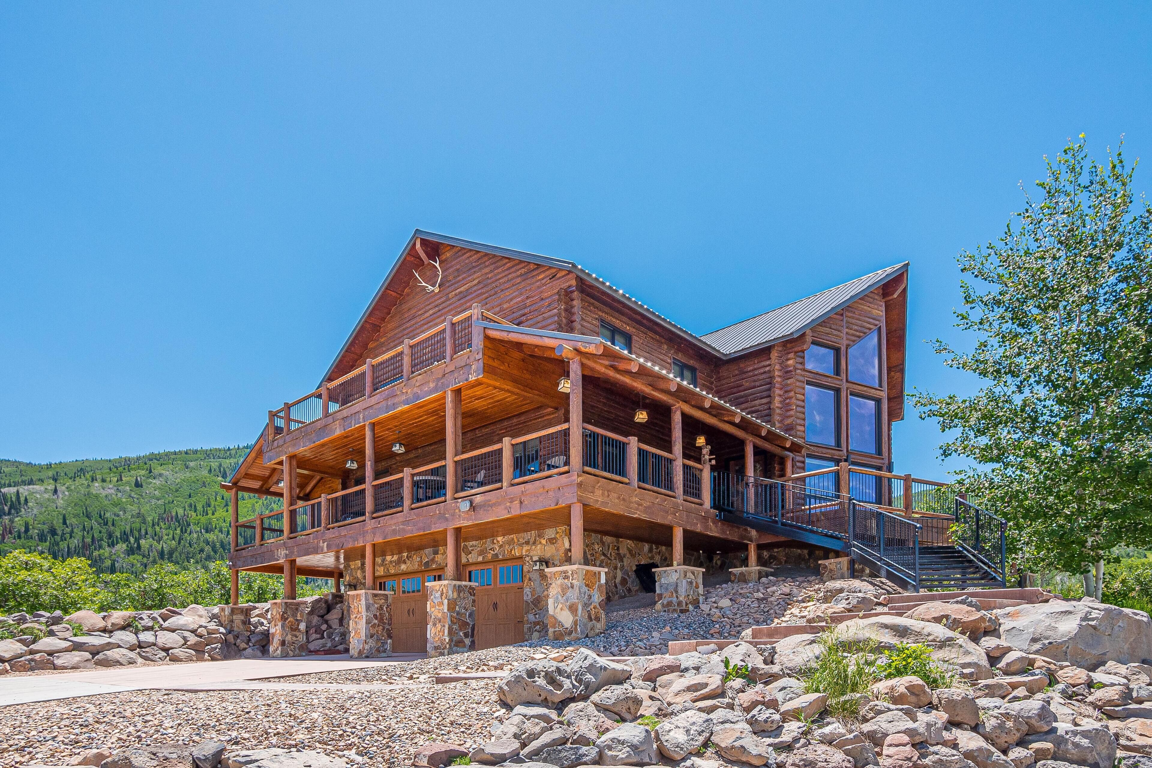 LOG HAVEN - Rustic Cabin - Ski & Mountain Bike at Powderhorn Mountain Resort