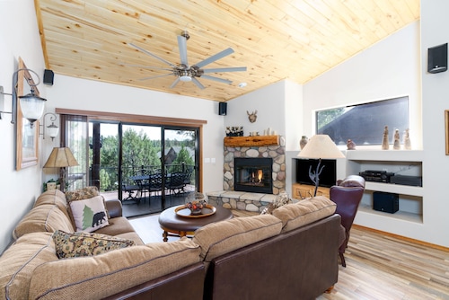The Bear Cub Cabin - Cardinal Landing at Torreon/w Furnished Deck & Grill!