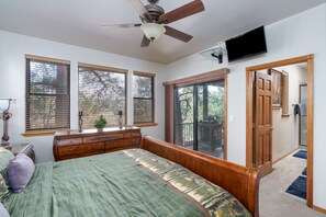 3 bedrooms, iron/ironing board, travel cot, free WiFi