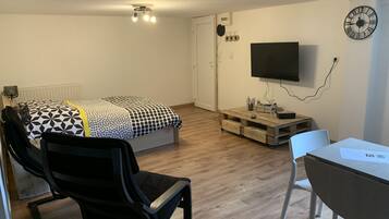 Fer et planche Ă repasser, lit parapluie, Wi-Fi gratuit, draps fournis