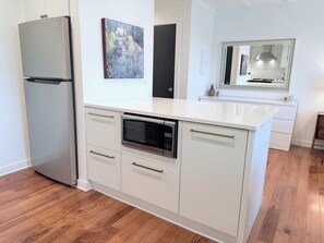 Coffee/tea maker, fridge, microwave, oven
