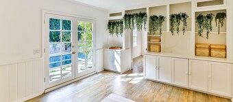 Secret Garden Cottage in LA: Natural Stone Heated Pool/Spa, al fresco dining