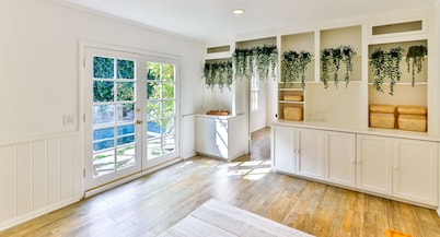Secret Garden Cottage in LA: Natural Stone Heated Pool/Spa, al fresco dining