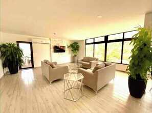 Smart TV, Netflix, table tennis, streaming services - Luxury Condo with Panoramic Views in Rio Piedras SPS (San Pedro Sula)