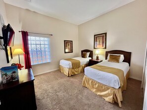 3 bedrooms, in-room safe, iron/ironing board, travel cot