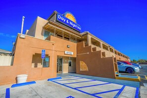 Exterior - Day&Night Inn (Hesperia)