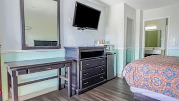 Minibar, iron/ironing board, free WiFi, bed sheets