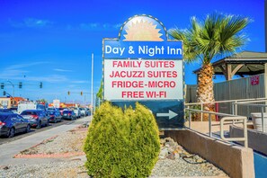 Front of property - Day&Night Inn (Hesperia)