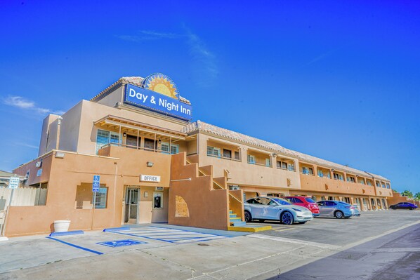 Exterior - Day&Night Inn (Hesperia)