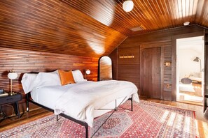 3 bedrooms, desk, iron/ironing board, WiFi