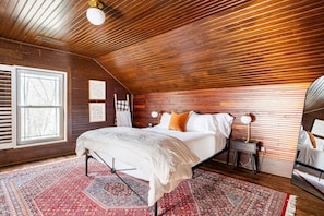 3 bedrooms, desk, iron/ironing board, WiFi