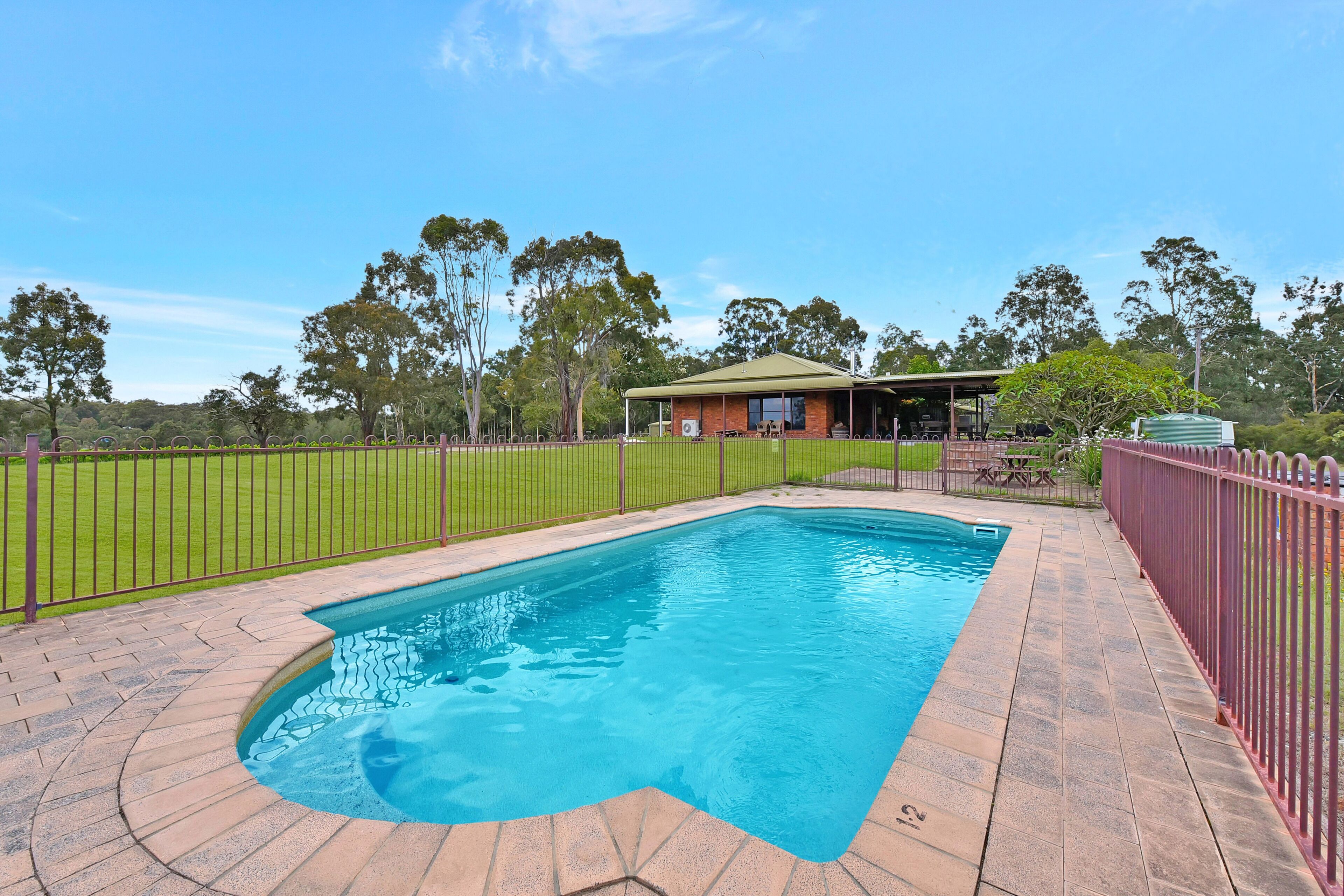 Lovedale Pet/Family Friendly Homestead Pool Fireplace Wifi BBQ