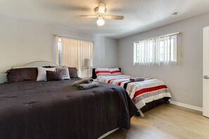 4 bedrooms, desk, iron/ironing board, travel crib