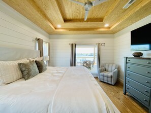 5 bedrooms, free WiFi, bed sheets