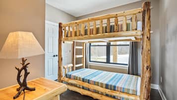 5 habitaciones, tabla de planchar con plancha y wifi gratis