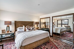 3 bedrooms, travel cot, free WiFi, bed sheets