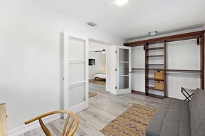 3 soveværelser, skrivebord, strygejern/strygebræt, weekendseng